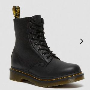 1460 WOMEN'S PASCAL VIRGINIA LEATHER BOOTS Black OG Dr. Martens